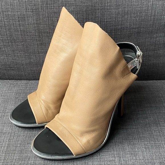 Balenciaga Glove Sandals in Dune and Silver - Picture 2 of 8